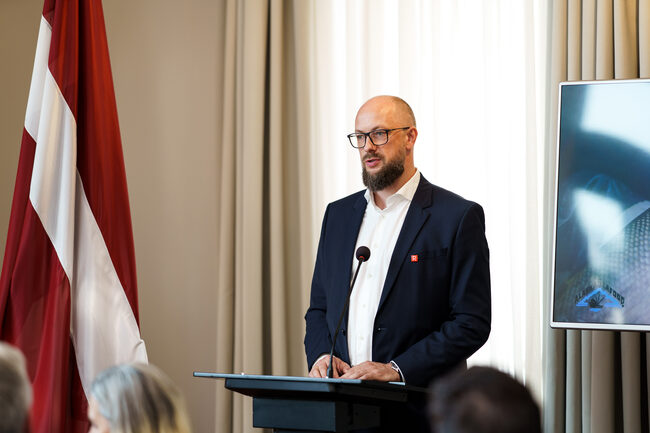 Profesionālo zinā&scaron;anu pilnveido&scaron;ana